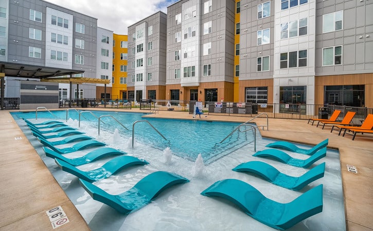 resort style pool and sun deck 2 proximity at 10th luxury off campus apartments near east carolina university greenville north carolina ecu